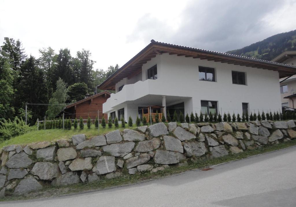 Apart Bergwaerts Fuegen Exterior photo